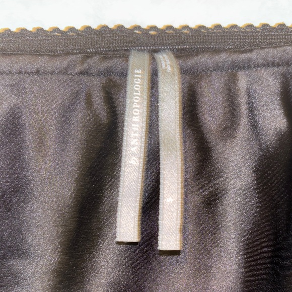 Chic Black Lace Hem Midi Skirt - Picture 3 of 8